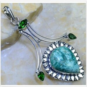 HANCRAFTED HUGE TURQUOISE+GREEN QUARTZ PENDANT